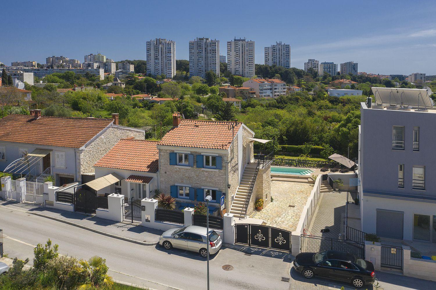 Nur 250 Meter Vom Mit Salzwasserpool Apartment Pula